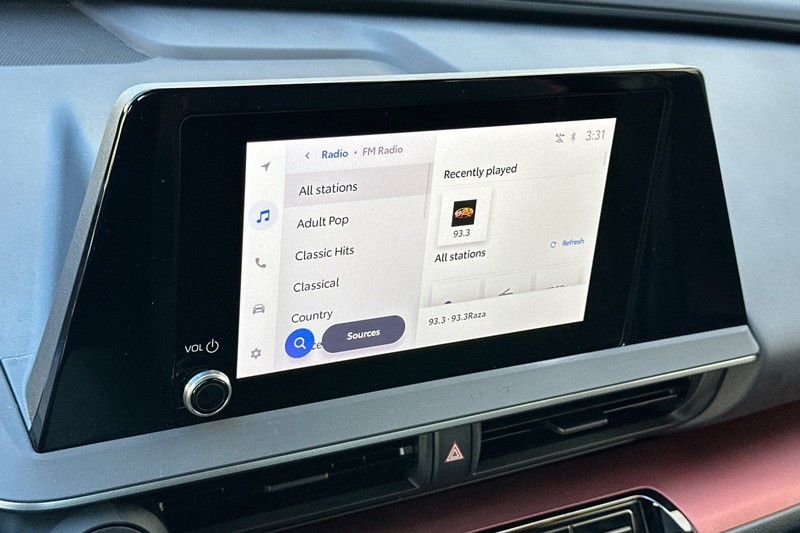 Toyota Prius Prime Vehicle Full-screen Gallery Image 18