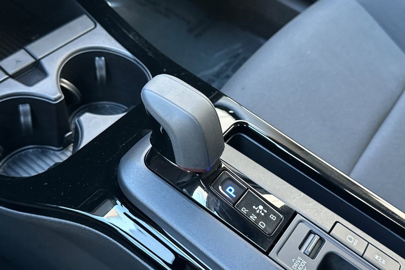 Toyota Prius Prime Vehicle Full-screen Gallery Image 21