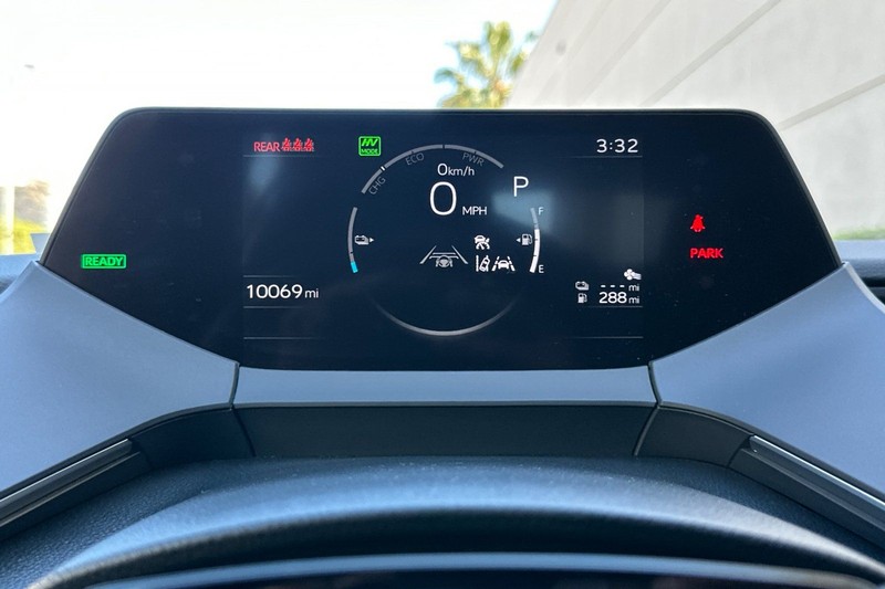 Toyota Prius Prime Vehicle Full-screen Gallery Image 24