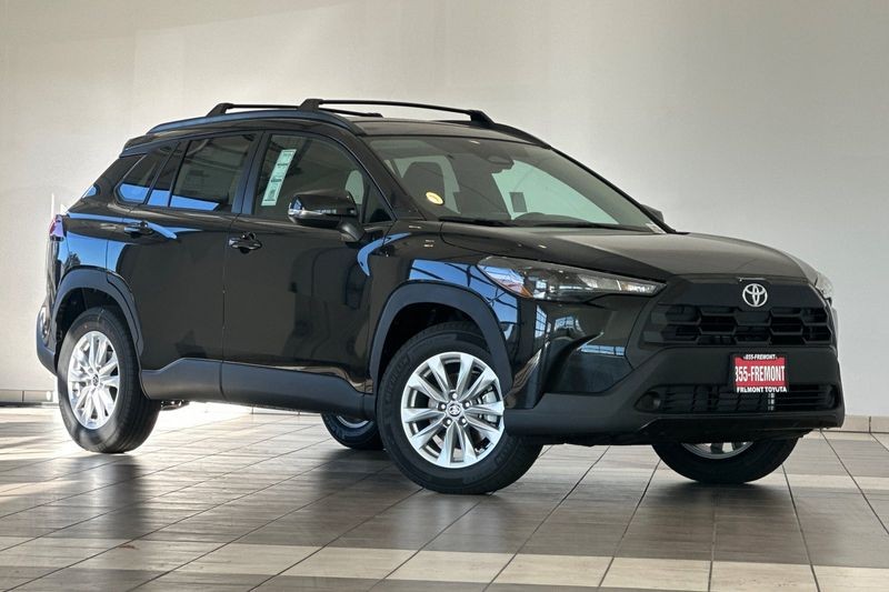 Toyota Corolla Cross Vehicle Full-screen Gallery Image 02