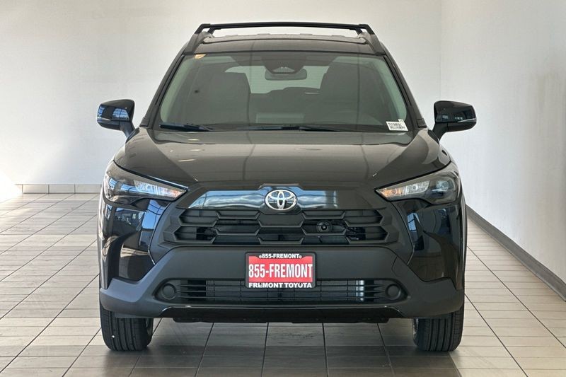 Toyota Corolla Cross Vehicle Full-screen Gallery Image 03