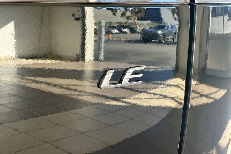 Toyota Corolla Cross Vehicle Full-screen Gallery Image 07