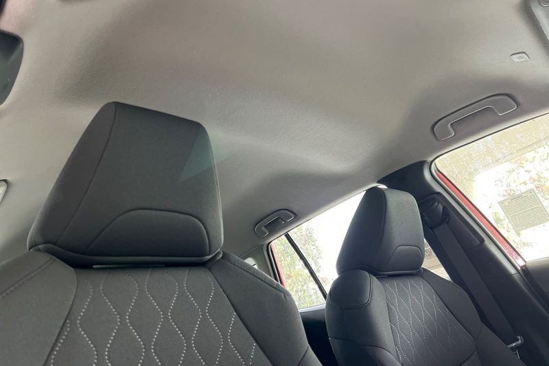 Toyota Corolla Cross Vehicle Full-screen Gallery Image 15