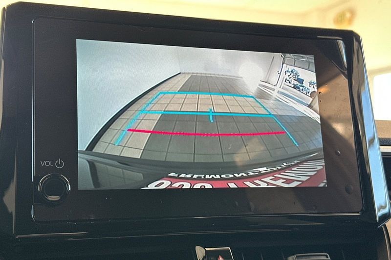 Toyota Corolla Cross Vehicle Full-screen Gallery Image 17