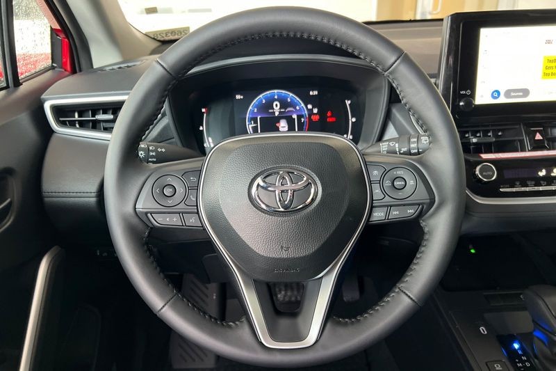 Toyota Corolla Cross Vehicle Full-screen Gallery Image 21