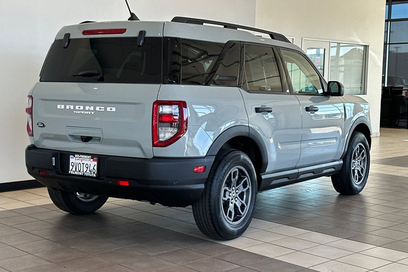 Ford Bronco Sport Vehicle Full-screen Gallery Image 04