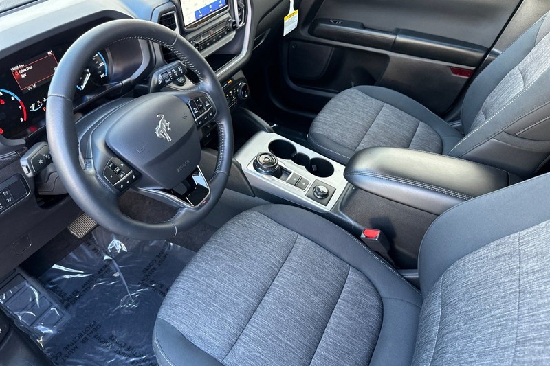 Ford Bronco Sport Vehicle Full-screen Gallery Image 10