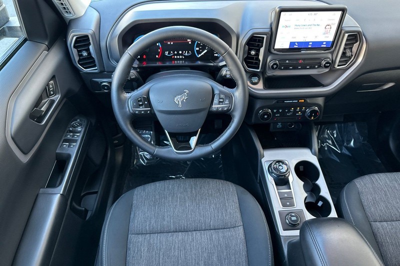 Ford Bronco Sport Vehicle Full-screen Gallery Image 14