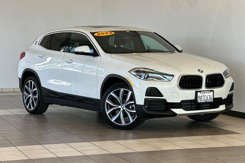 BMW X2 Vehicle Full-screen Gallery Image 02
