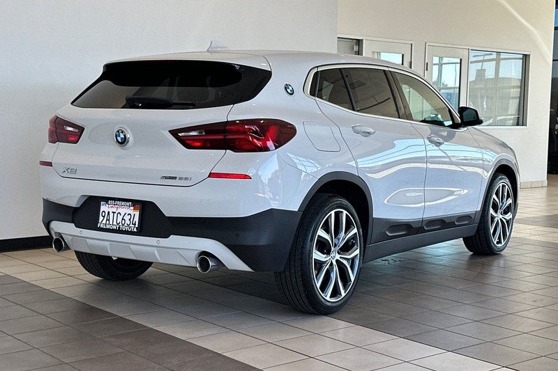 BMW X2 Vehicle Full-screen Gallery Image 04