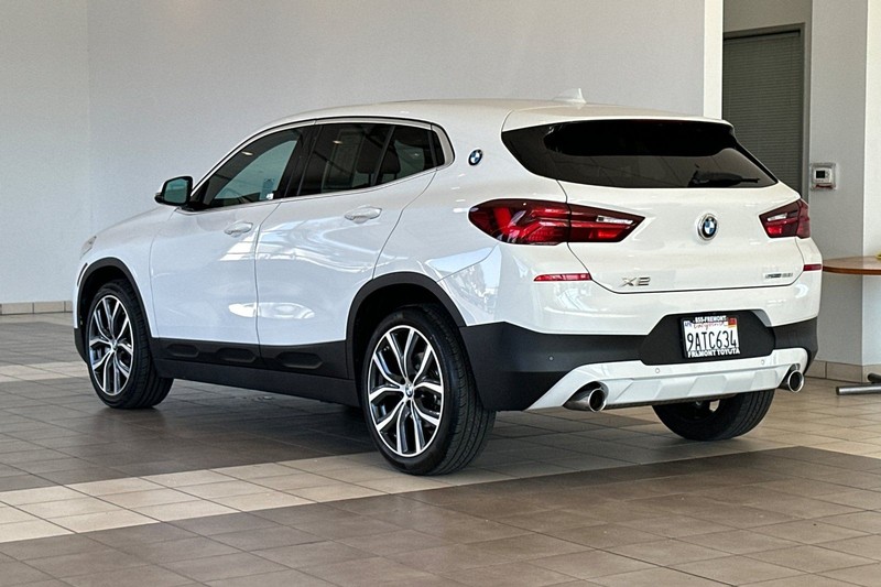 BMW X2 Vehicle Full-screen Gallery Image 06