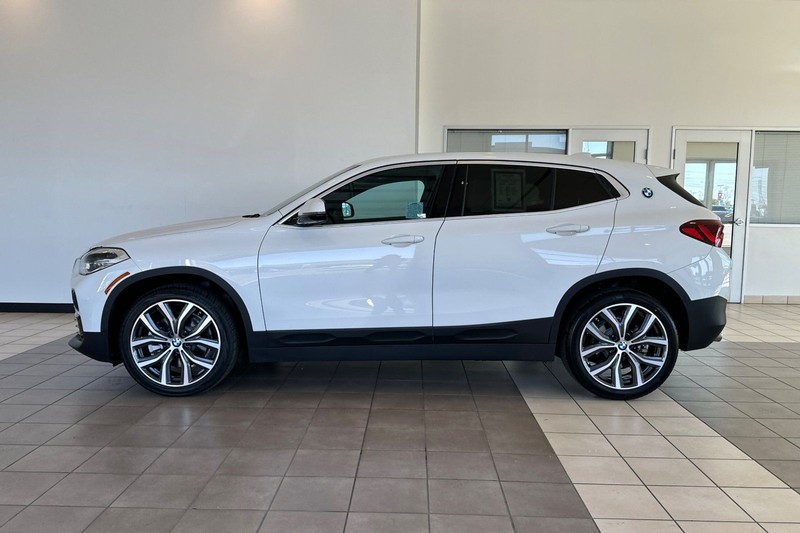 BMW X2 Vehicle Full-screen Gallery Image 07