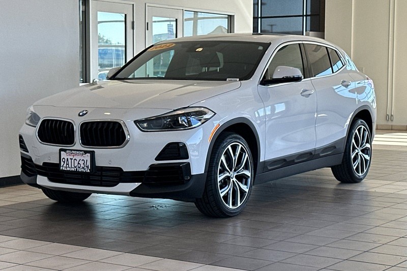 BMW X2 Vehicle Full-screen Gallery Image 08