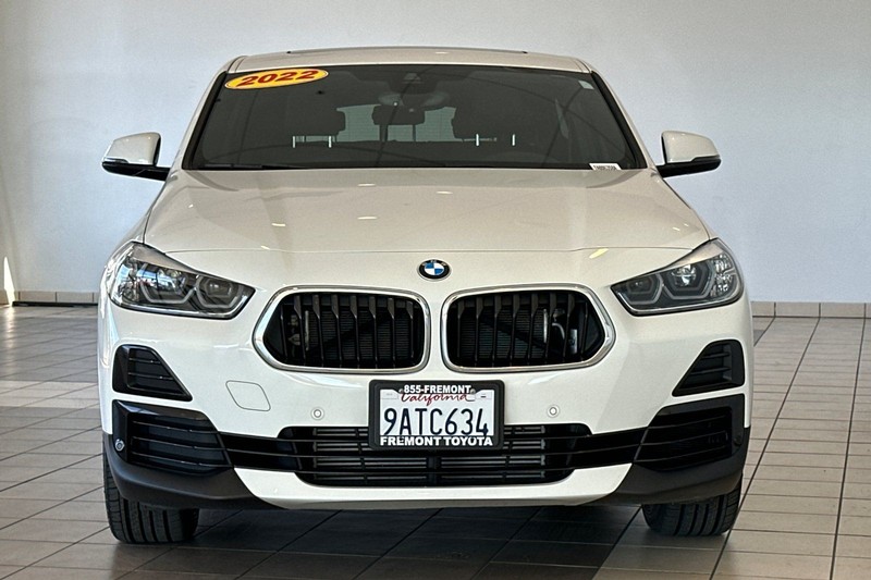 BMW X2 Vehicle Full-screen Gallery Image 09