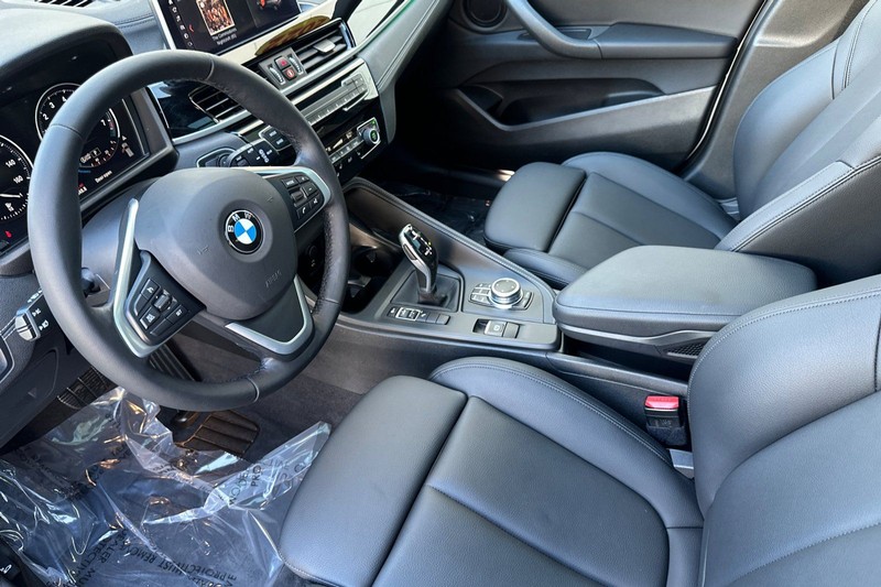 BMW X2 Vehicle Full-screen Gallery Image 10