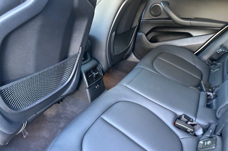 BMW X2 Vehicle Full-screen Gallery Image 12