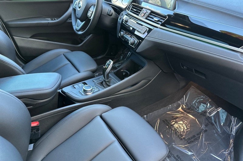 BMW X2 Vehicle Full-screen Gallery Image 16