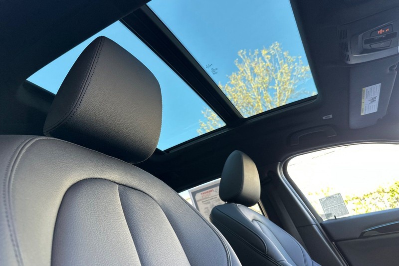 BMW X2 Vehicle Full-screen Gallery Image 17