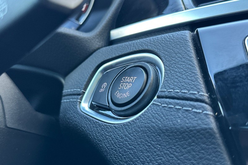 BMW X2 Vehicle Full-screen Gallery Image 23