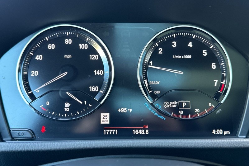 BMW X2 Vehicle Full-screen Gallery Image 25