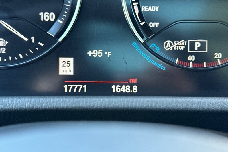 BMW X2 Vehicle Full-screen Gallery Image 26