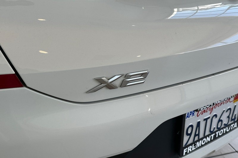 BMW X2 Vehicle Full-screen Gallery Image 28