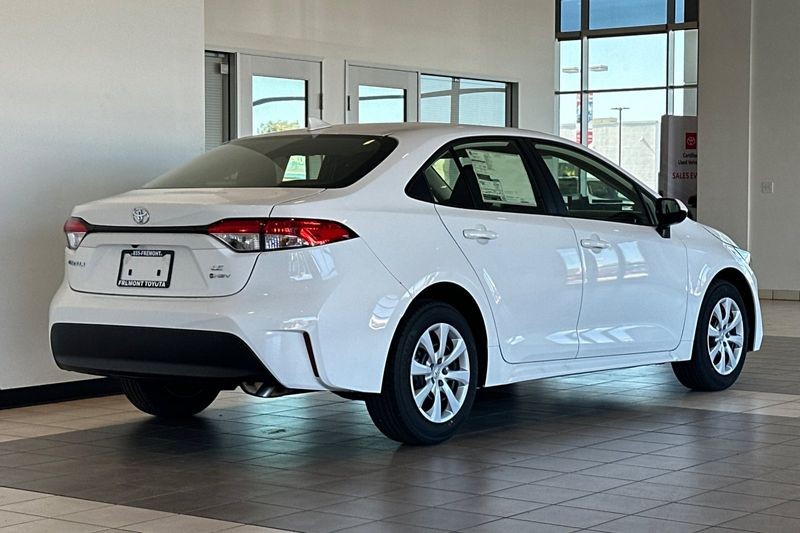 Toyota Corolla Vehicle Full-screen Gallery Image 04