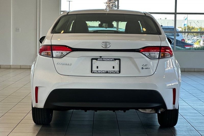 Toyota Corolla Vehicle Full-screen Gallery Image 05