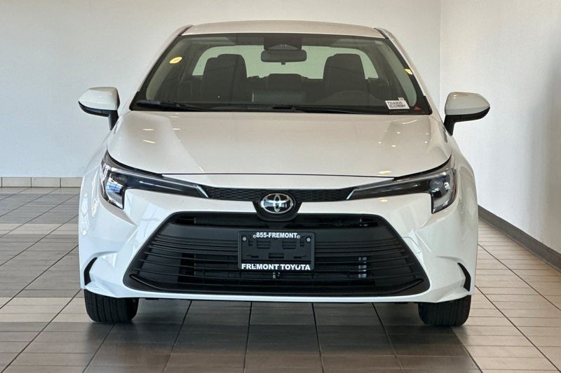 Toyota Corolla Vehicle Full-screen Gallery Image 09