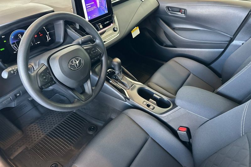 Toyota Corolla Vehicle Full-screen Gallery Image 10
