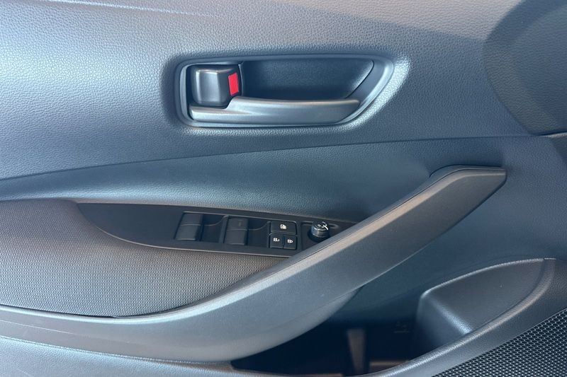 Toyota Corolla Vehicle Full-screen Gallery Image 11