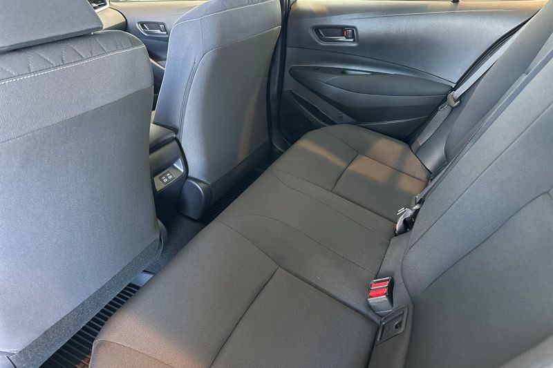 Toyota Corolla Vehicle Full-screen Gallery Image 12