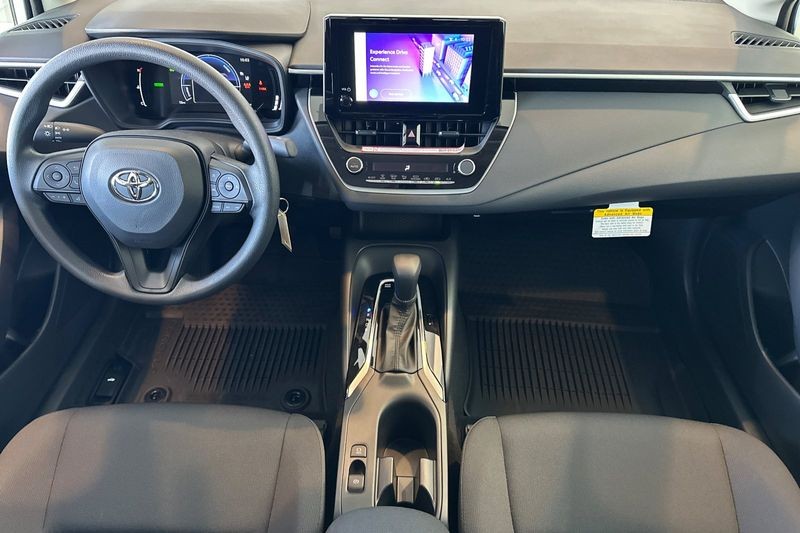 Toyota Corolla Vehicle Full-screen Gallery Image 13