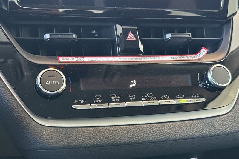 Toyota Corolla Vehicle Full-screen Gallery Image 20