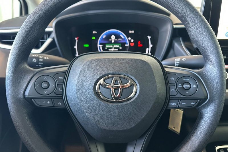 Toyota Corolla Vehicle Full-screen Gallery Image 22