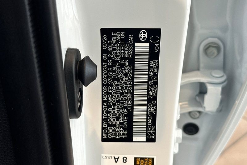 Toyota Corolla Vehicle Full-screen Gallery Image 27