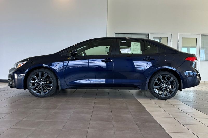 Toyota Corolla Vehicle Full-screen Gallery Image 07