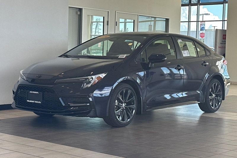 Toyota Corolla Vehicle Full-screen Gallery Image 08