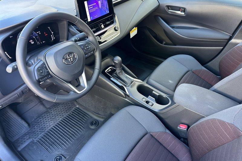 Toyota Corolla Vehicle Full-screen Gallery Image 10