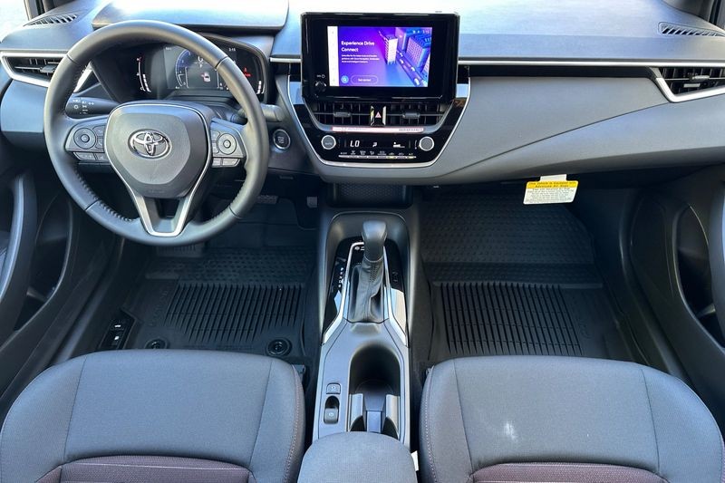 Toyota Corolla Vehicle Full-screen Gallery Image 13