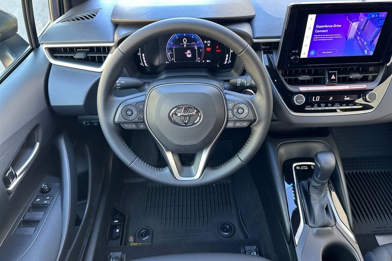 Toyota Corolla Vehicle Full-screen Gallery Image 14