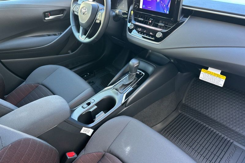 Toyota Corolla Vehicle Full-screen Gallery Image 15