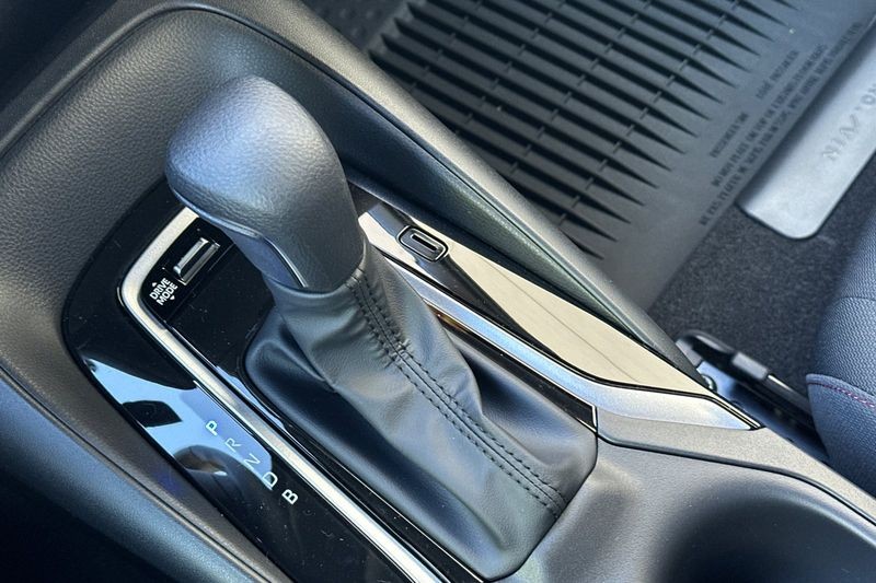 Toyota Corolla Vehicle Full-screen Gallery Image 21