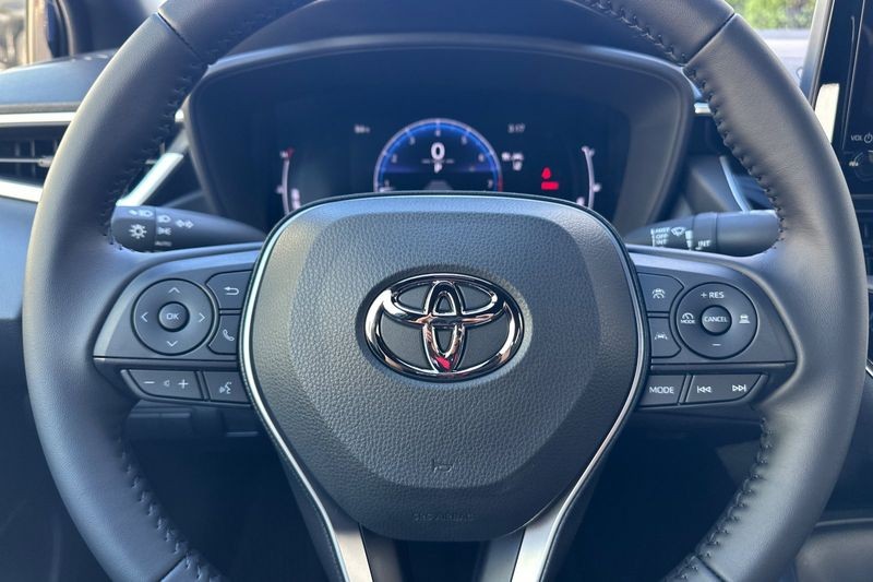 Toyota Corolla Vehicle Full-screen Gallery Image 23