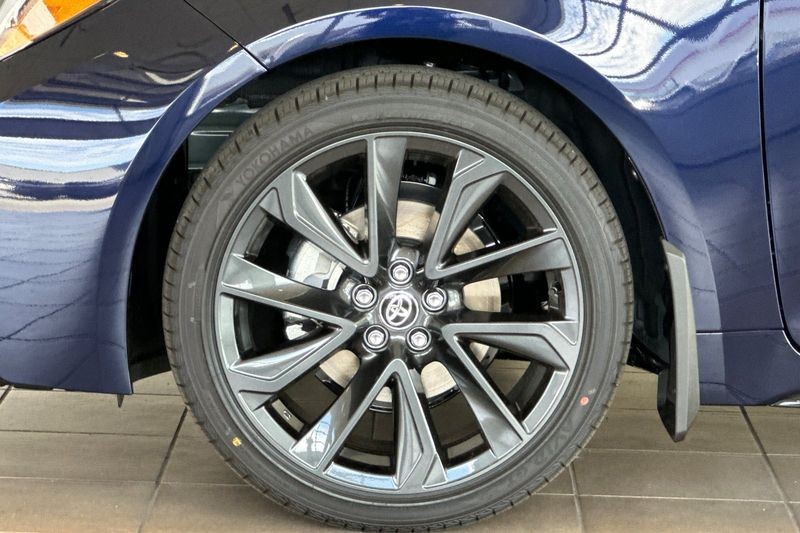 Toyota Corolla Vehicle Full-screen Gallery Image 26