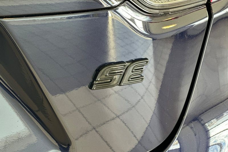 Toyota Corolla Vehicle Full-screen Gallery Image 27