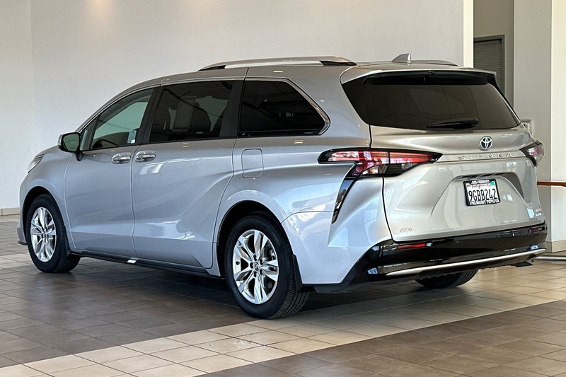 Toyota Sienna Vehicle Full-screen Gallery Image 06