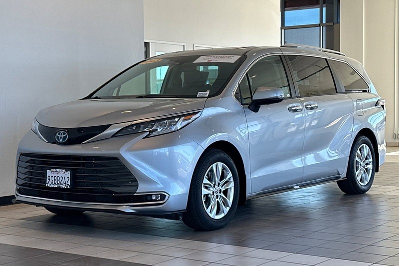 Toyota Sienna Vehicle Full-screen Gallery Image 08