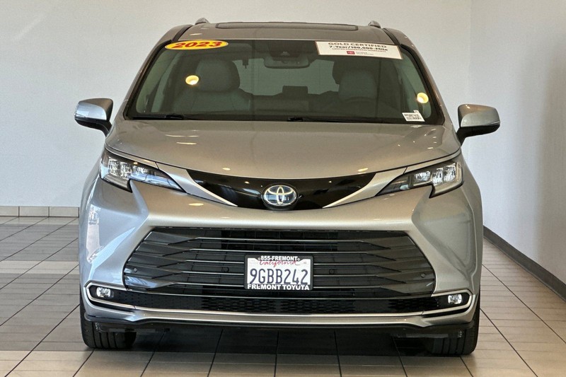 Toyota Sienna Vehicle Full-screen Gallery Image 09