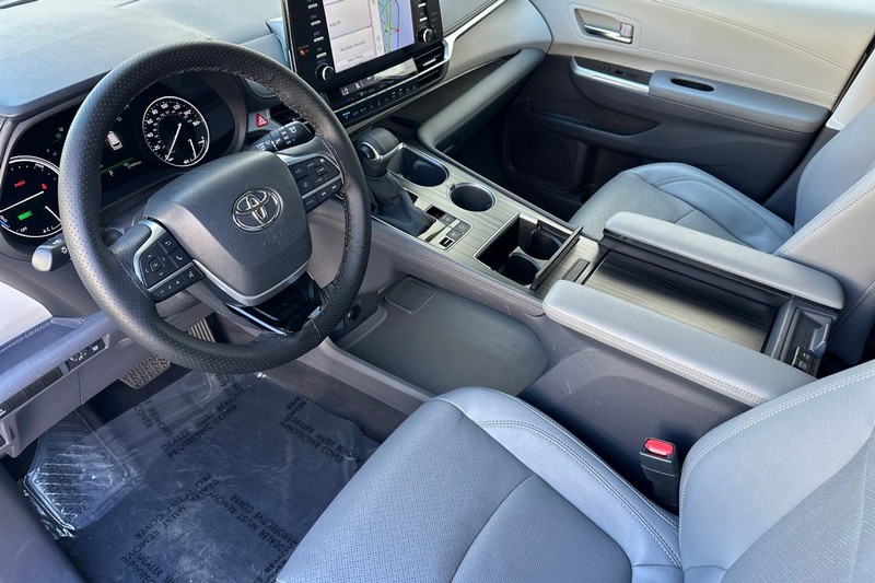 Toyota Sienna Vehicle Full-screen Gallery Image 10
